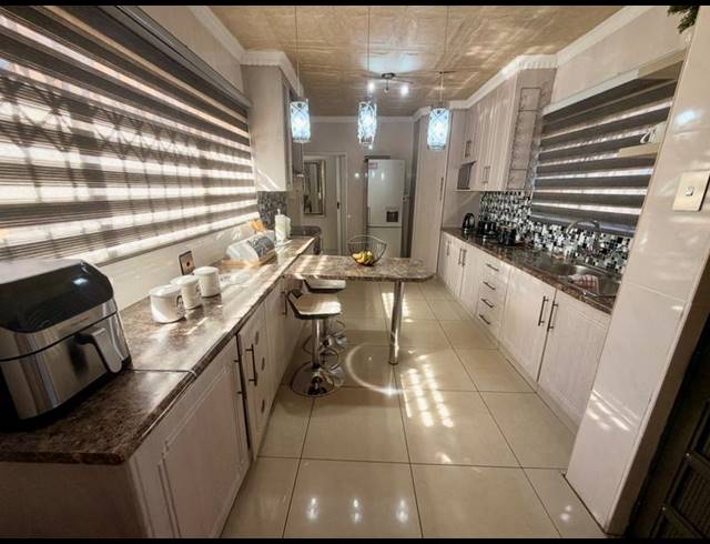 4 BEDROOM HOUSE FOR SALE IN VANDERBIJLPARK CE 4